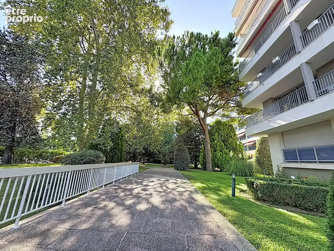 A vendre en exclusivité un appartement T4/5 de 145 m2 avec terrasse de 36 m2 secteur St Anne 13008 MARSEILLE - photo 4