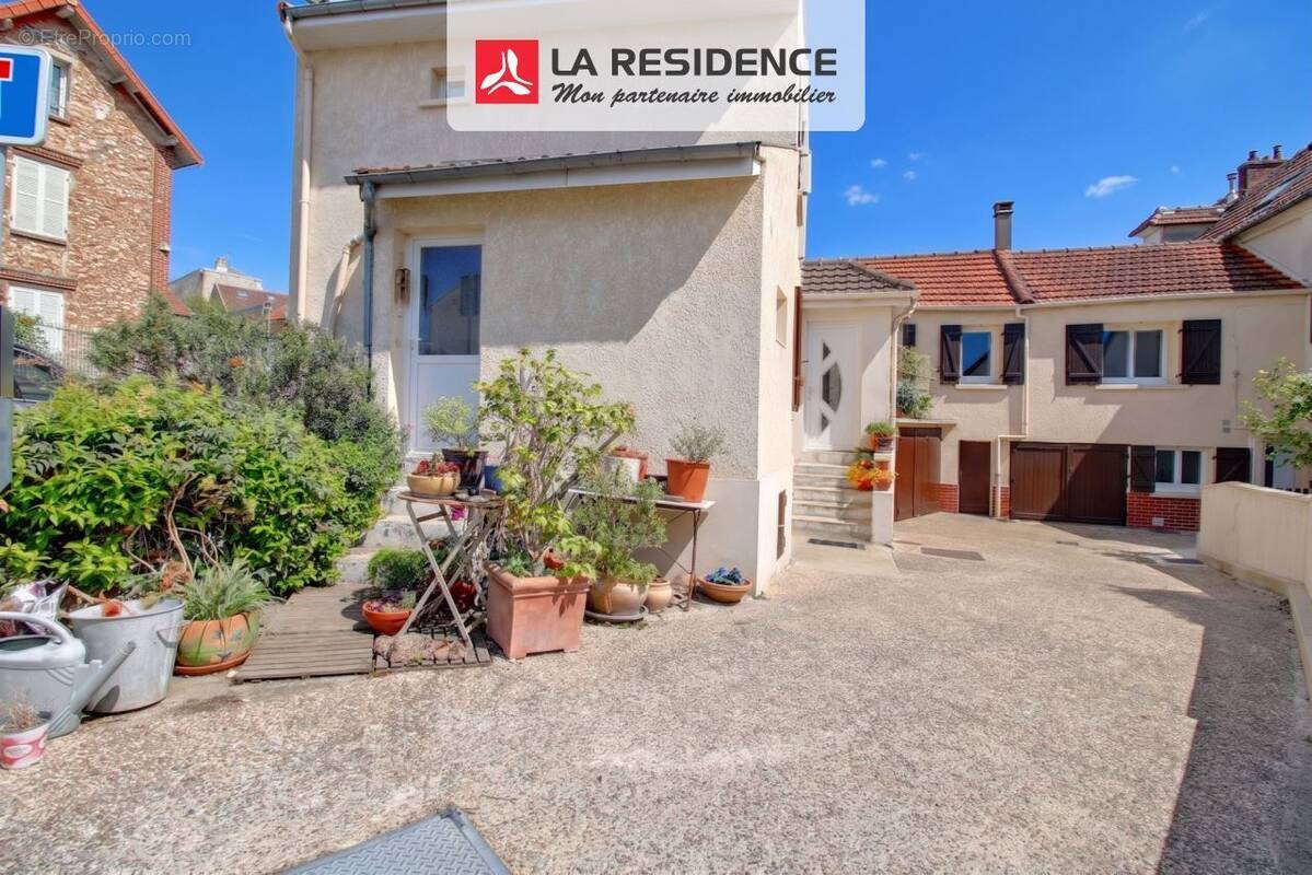 Appartement à CHANTELOUP-LES-VIGNES