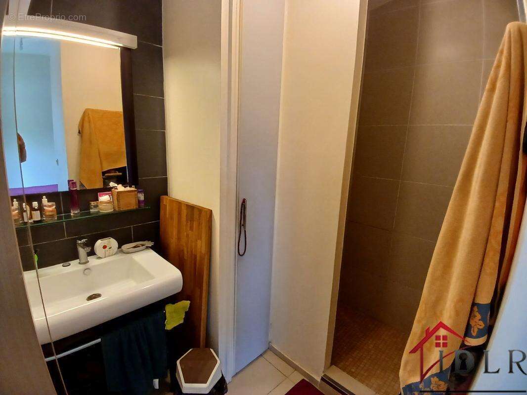 A vendre Charmante villa F4/5 de 133 m2 sur terrain arboré d - photo 13