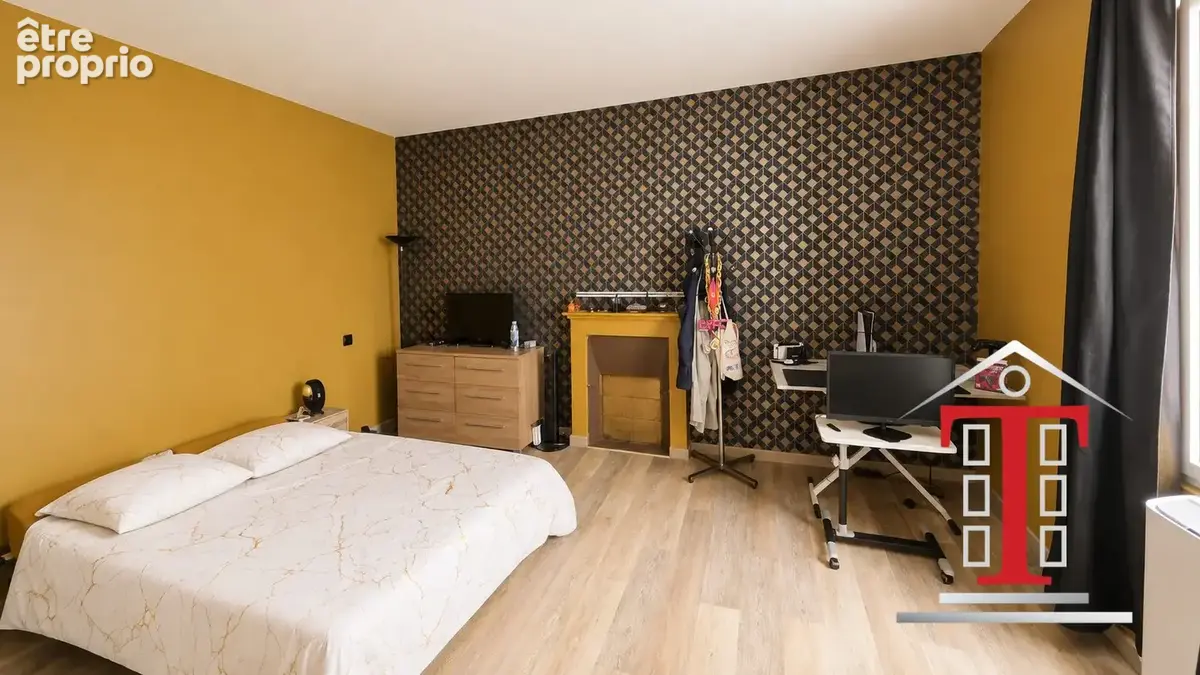 Chambre avec espace bureau 