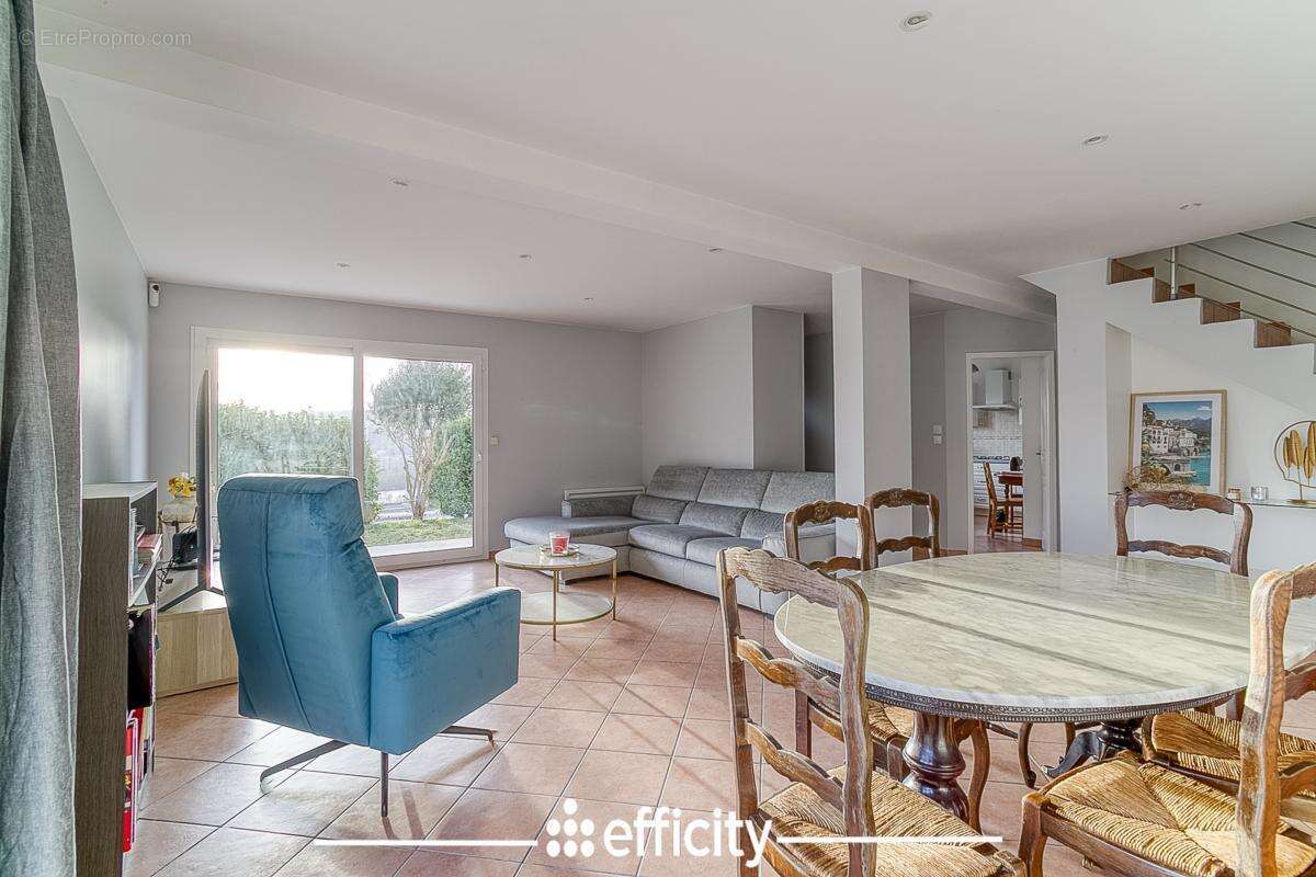 Maison à CHASSE-SUR-RHONE