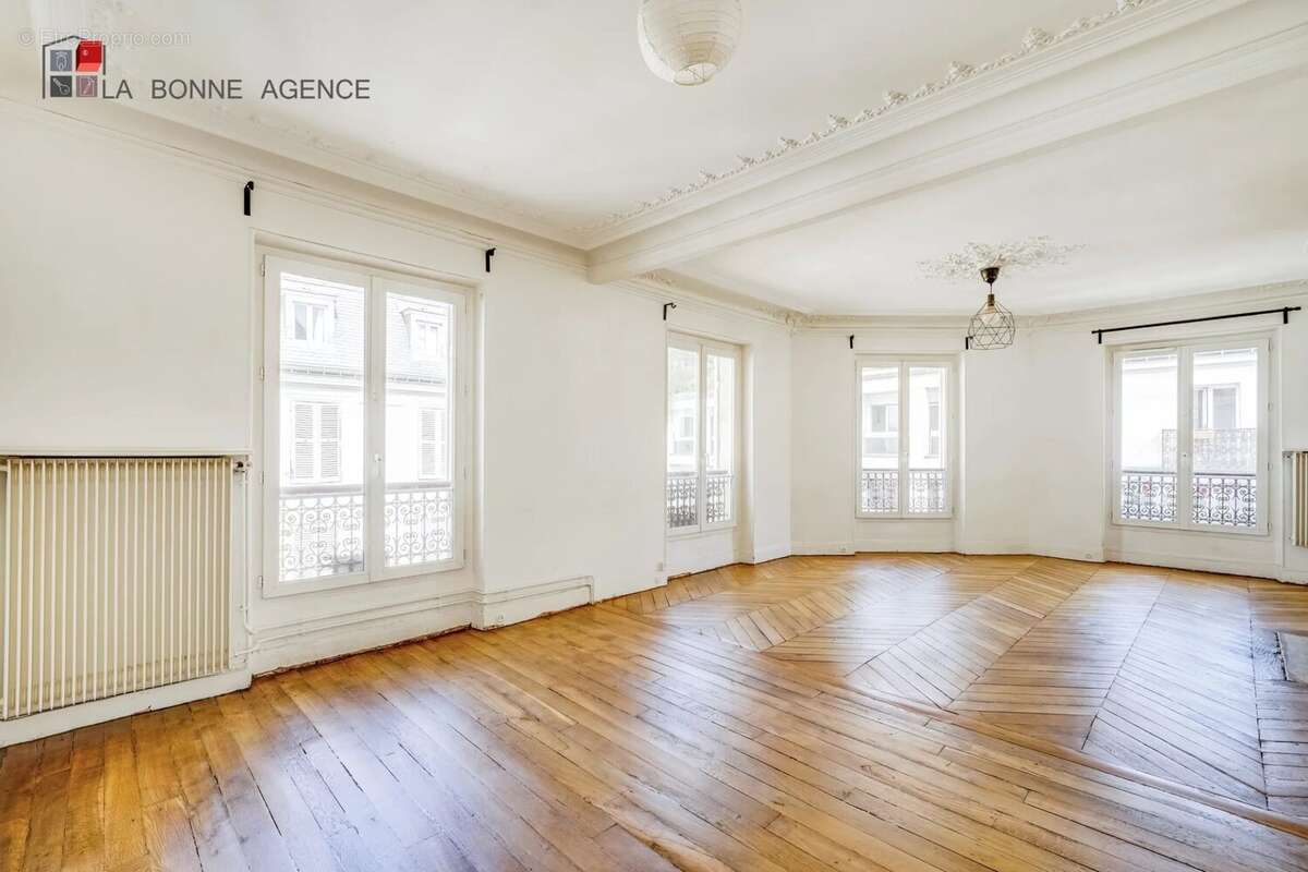 Appartement à PARIS-17E
