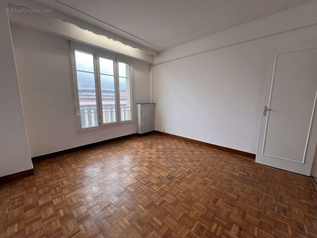 Appartement à MARSEILLE-1E