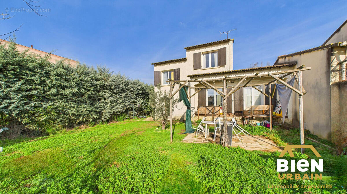 Maison à GARONS