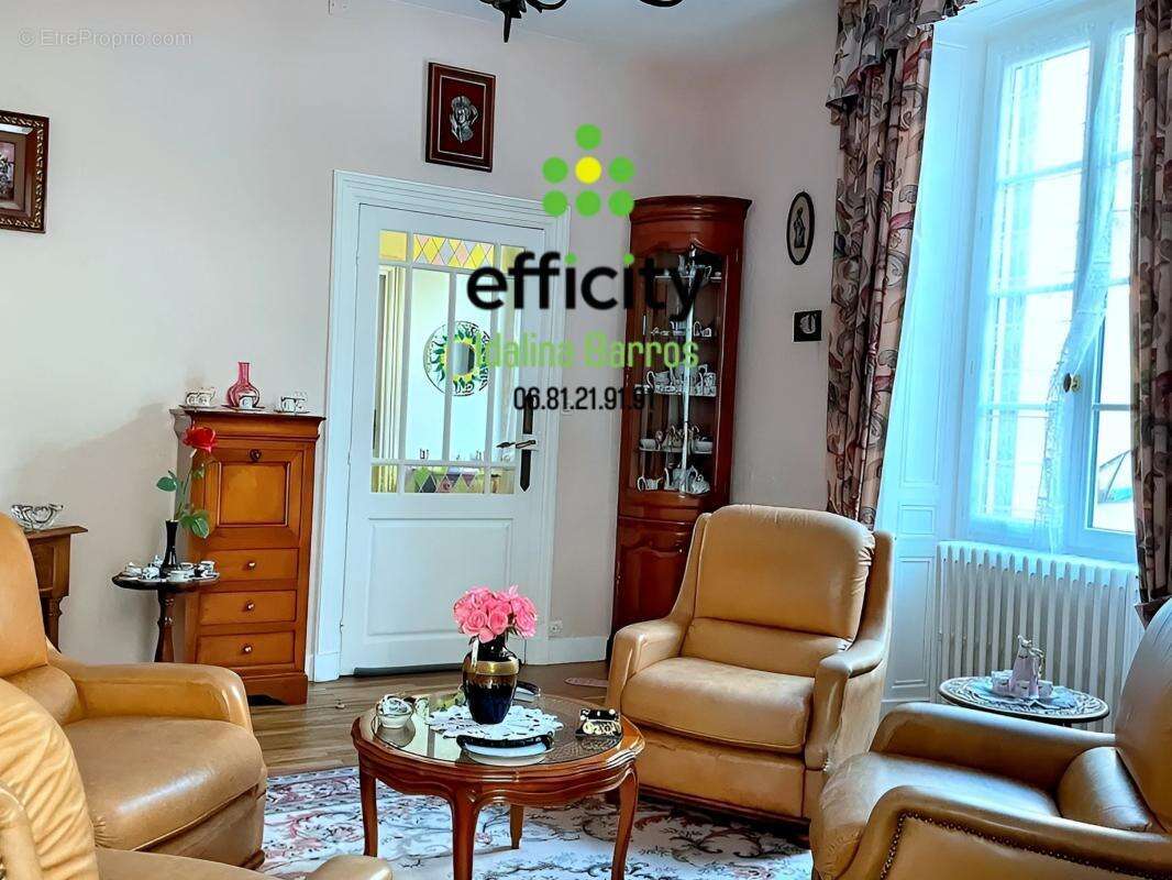 Maison à AIGRE