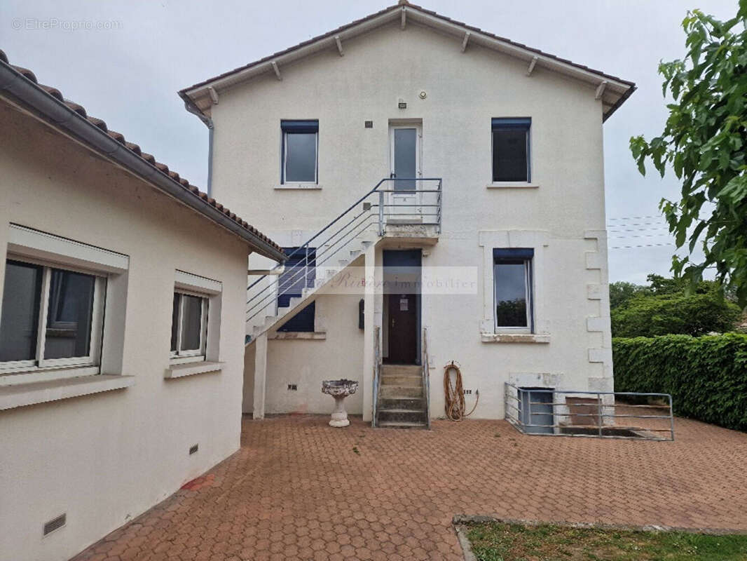 Maison ANGOULEME 520 m2 - photo 3