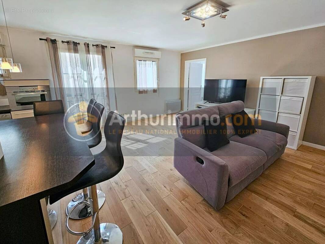 Appartement à SAINT-PIERRE-DU-PERRAY