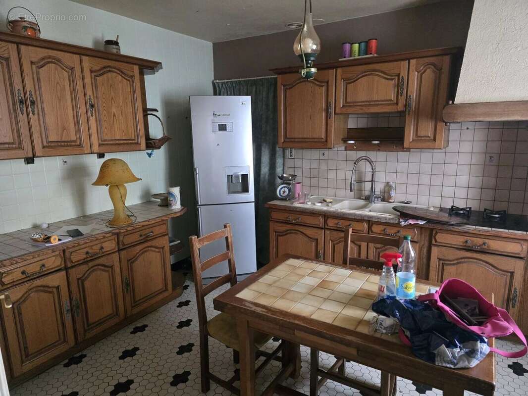 Maison à LE BREUIL-SUR-COUZE