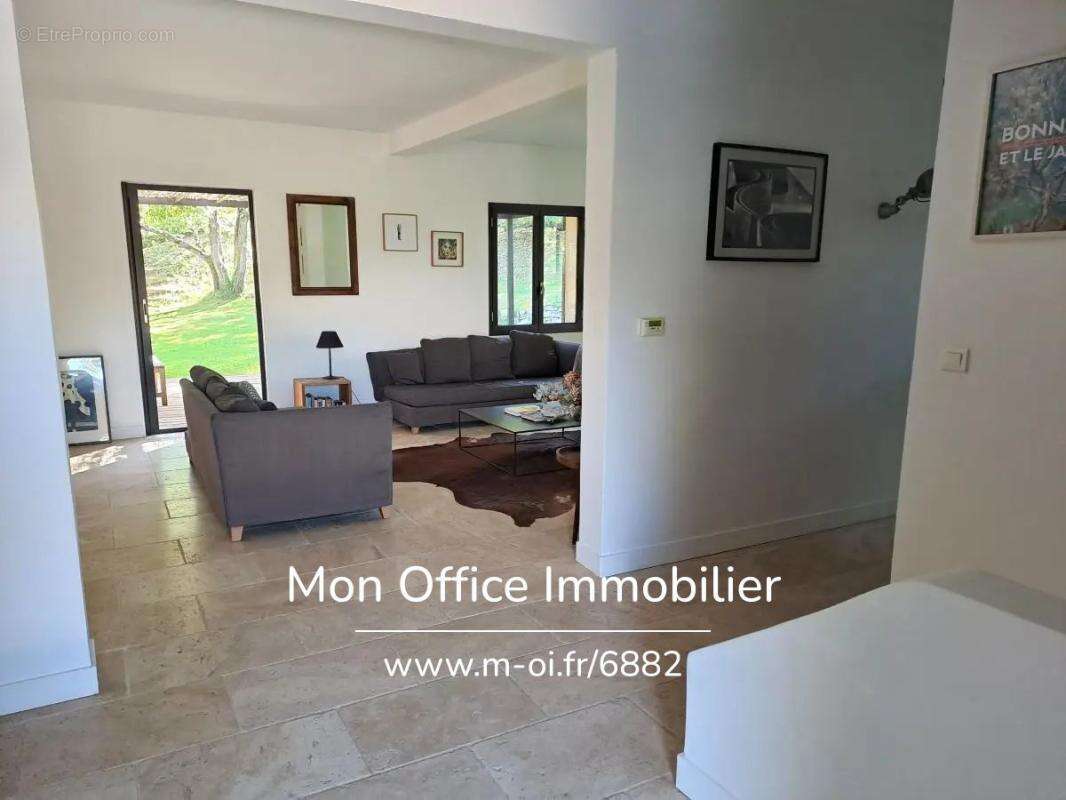Maison à LE PUY-SAINTE-REPARADE