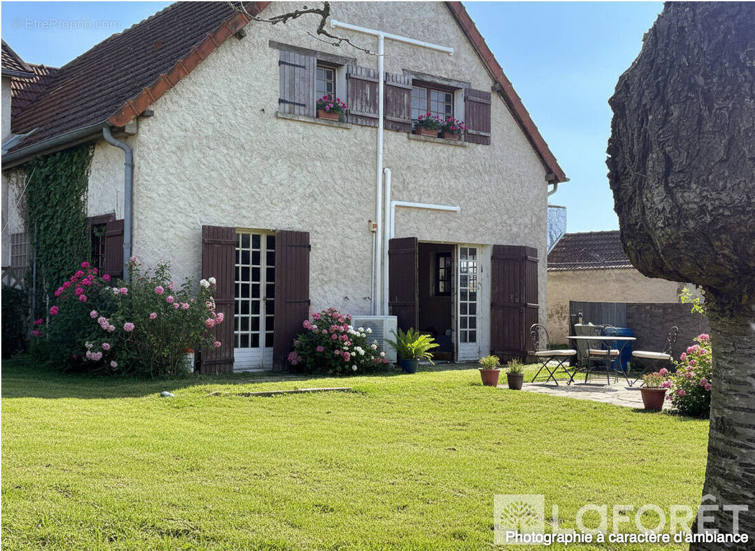 Maison à SARON-SUR-AUBE