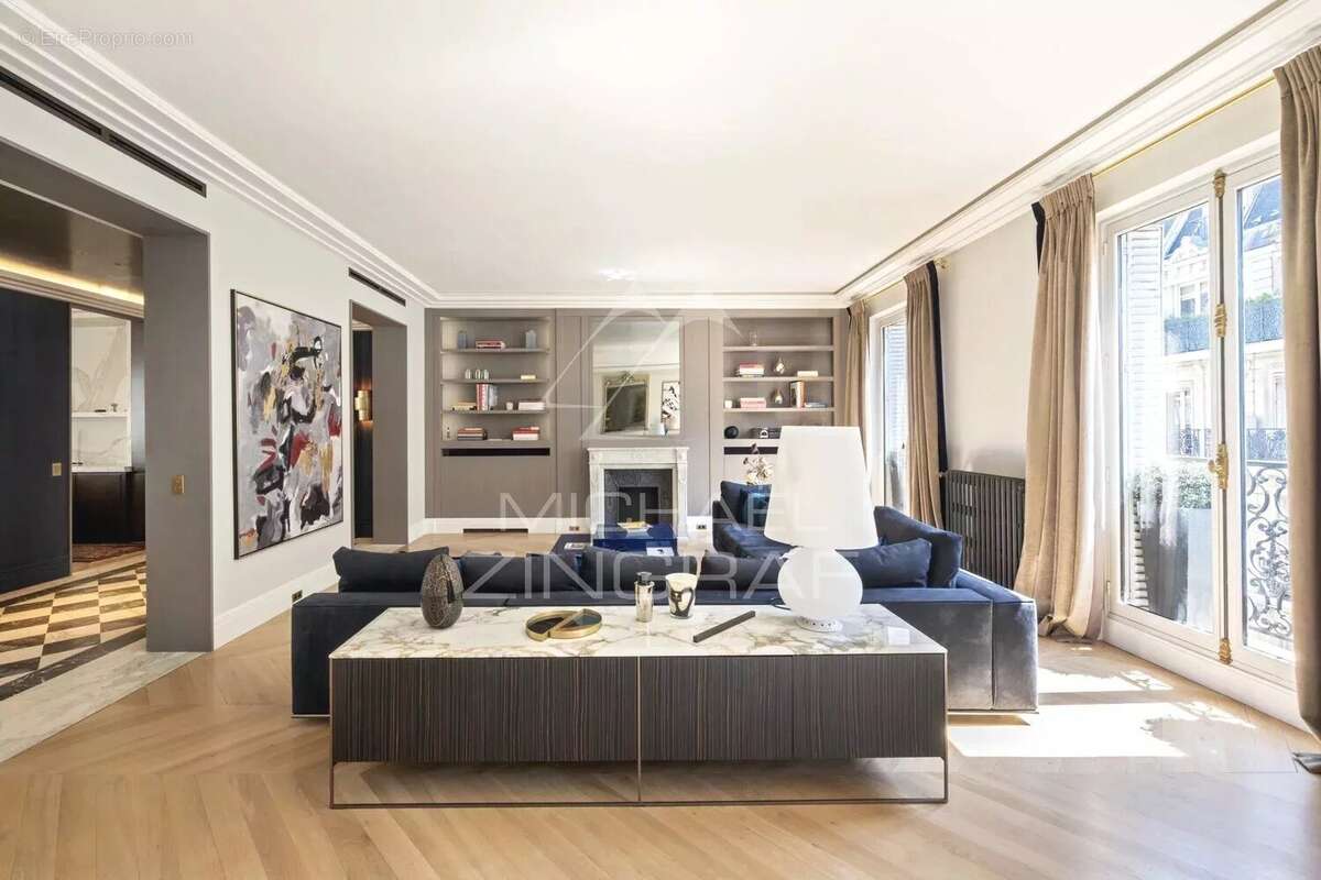 Appartement à PARIS-8E