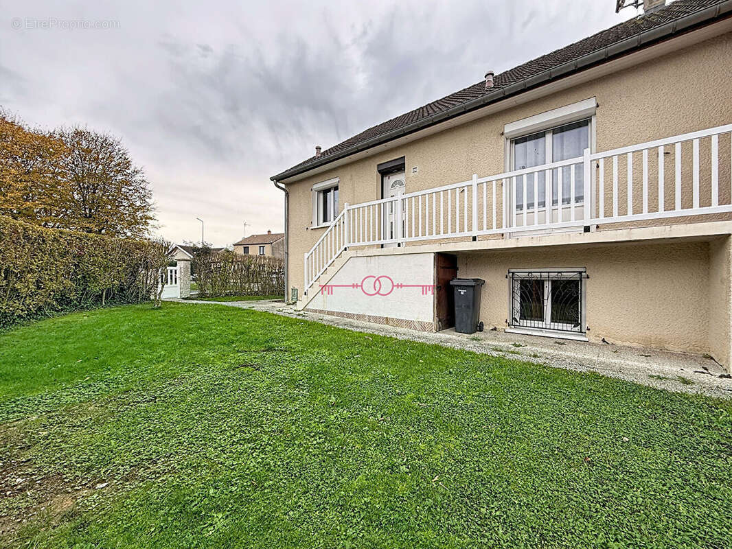 Maison à SAINTE-MENEHOULD