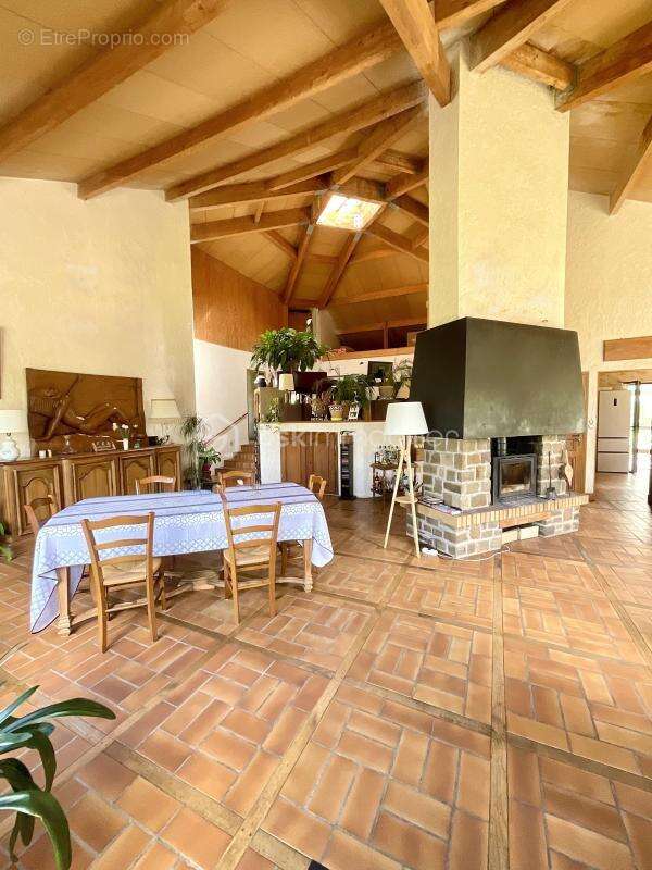Propriété d’architecte avec apport solaire et vue dominante – 270 m² – Terrain divisible de 3000 m² – À 3 min de Dourdan - photo 3