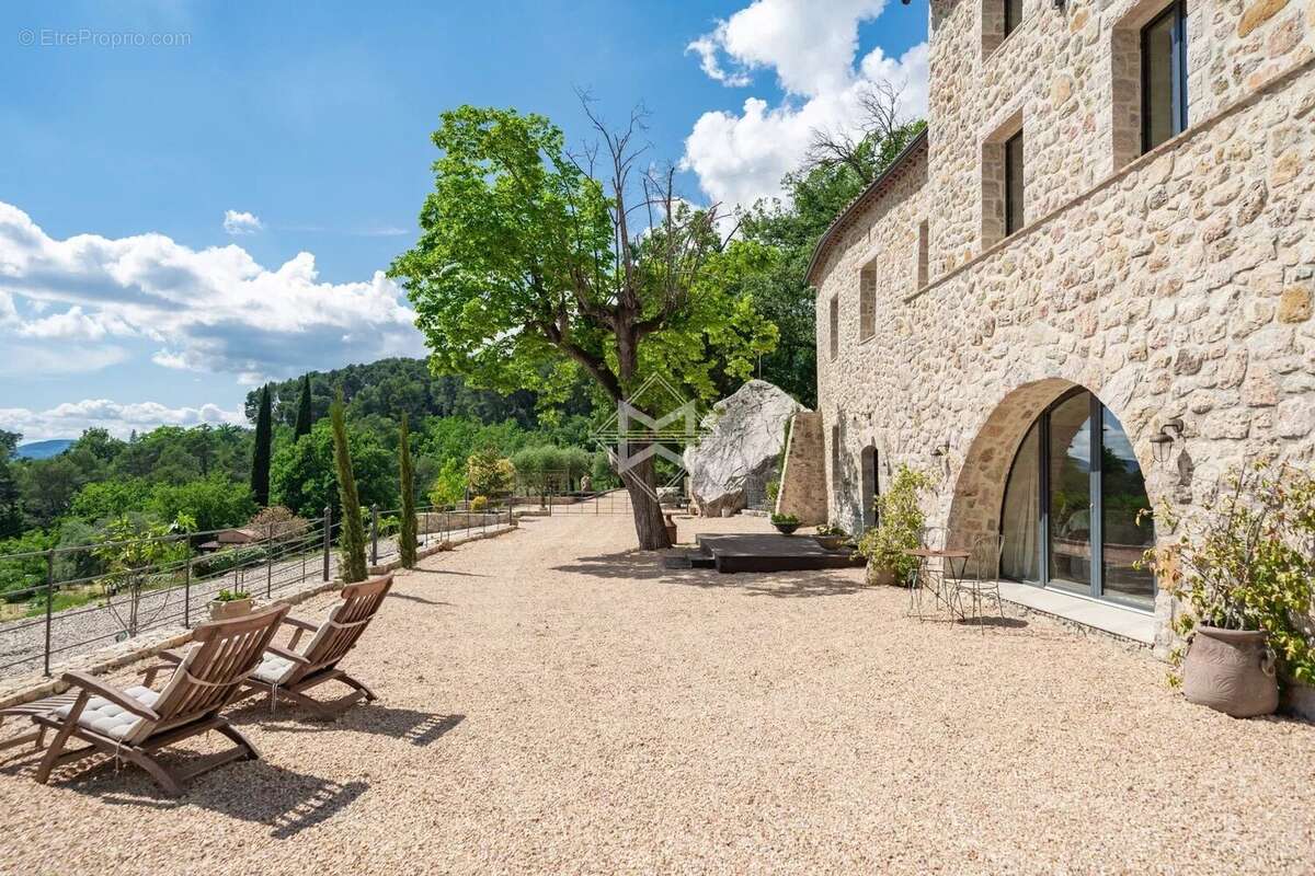 Maison à TOURRETTES