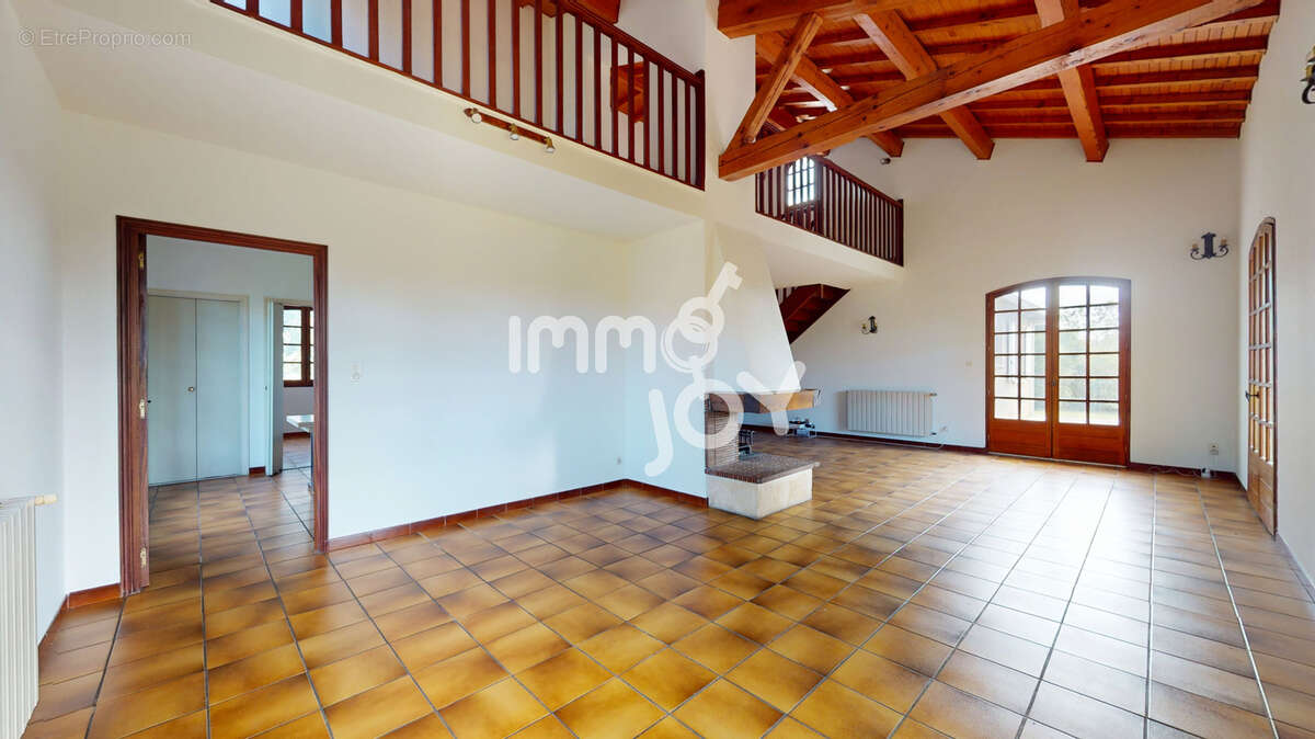 Roques - Grande villa familiale avec sous-sol et terrain piscinable - photo 7