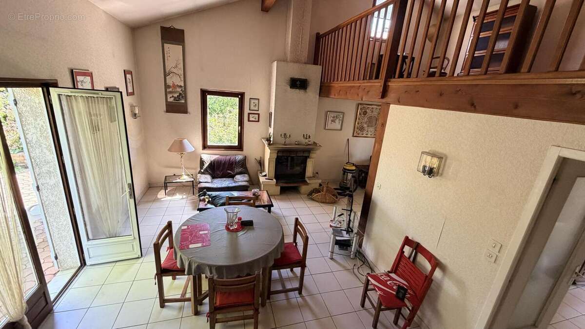Photo 9 - Maison à LA TOUR-DE-SALVAGNY