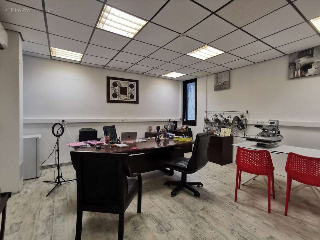 Commerce 135 m² à Le Lamentin  - photo 3