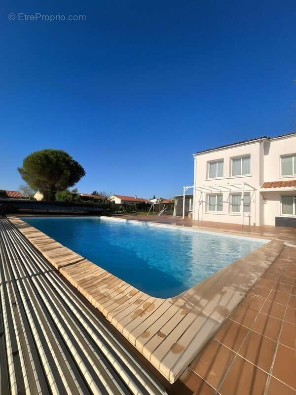 Maison à SAINT-JEAN-D'ANGELY