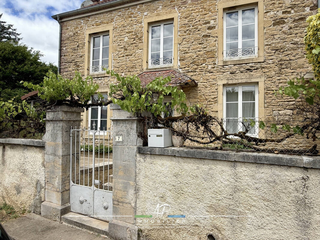 Maison à LAMARCHE-SUR-SAONE