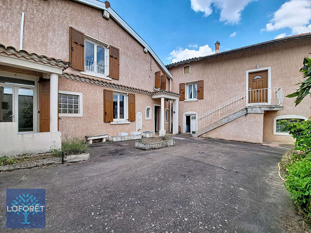 Maison à CHARLY