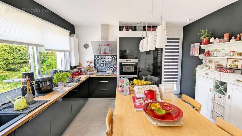 VERNÈGUES - secteur Cazan (13)  Magnifique maison de 190 m² avec vue panoramique & revenus locatifs - photo 15
