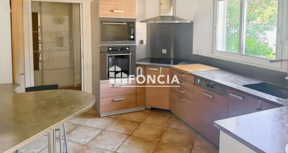 Petits cadeneaux 13170 maison 196 m2 - photo 5