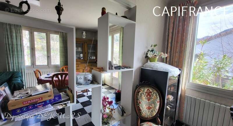 Maison à SAINT-SAUVEUR-DE-MONTAGUT