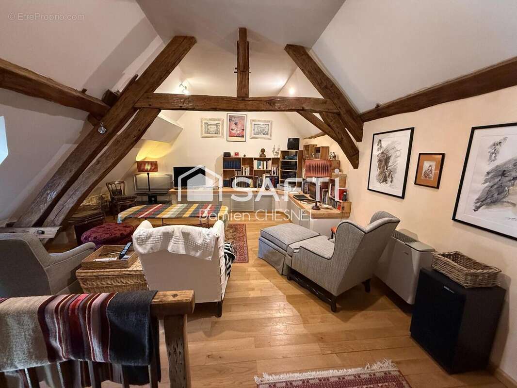 Maison 240 m² à Neuilly-En-Dun  - photo 9