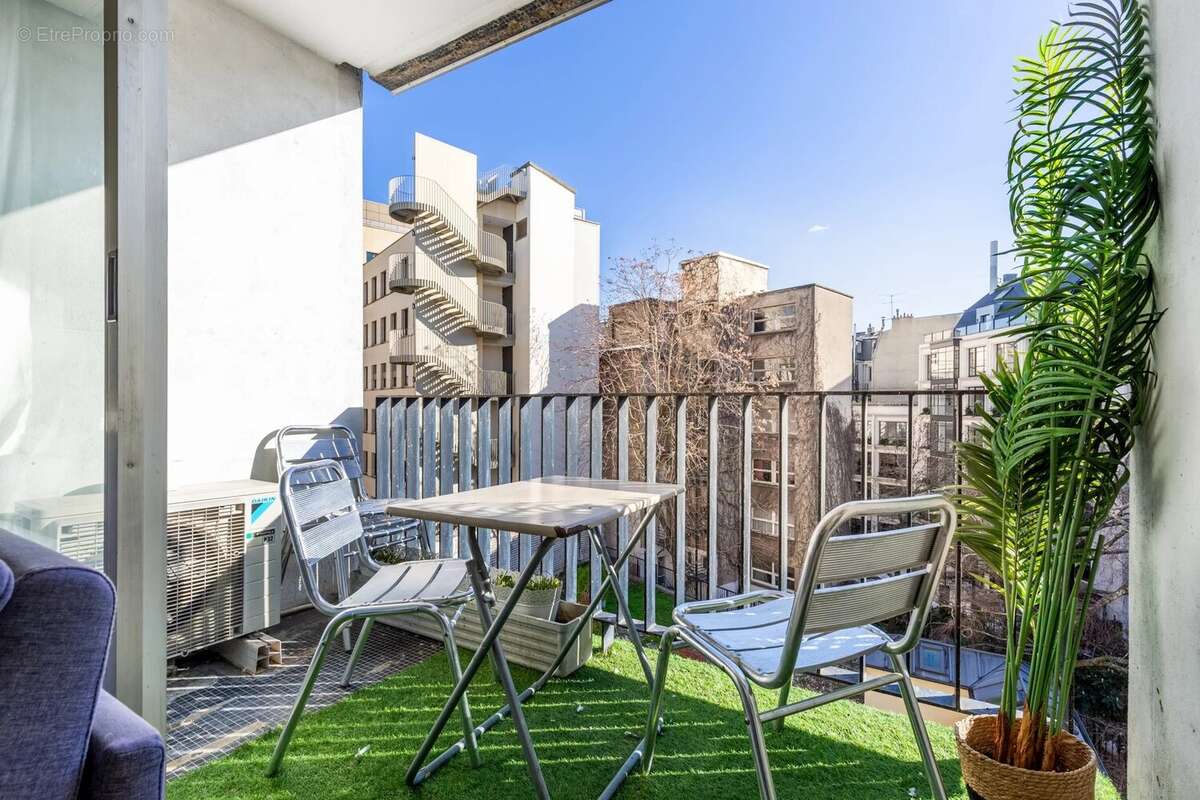Appartement à PARIS-8E