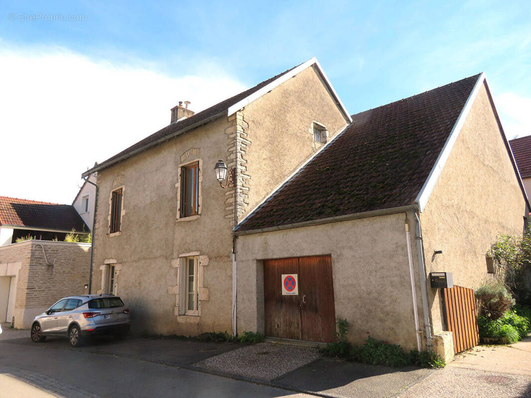 Maison à FLEUREY-SUR-OUCHE