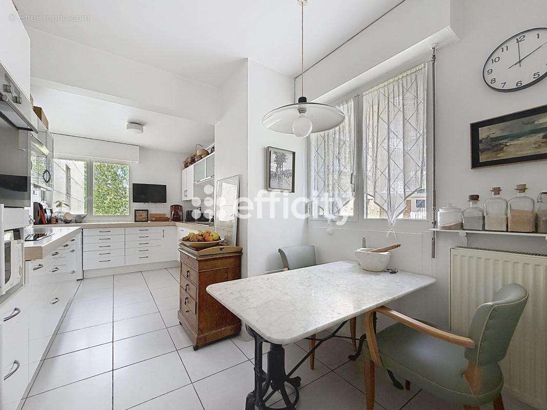 Appartement à NEUILLY-SUR-SEINE