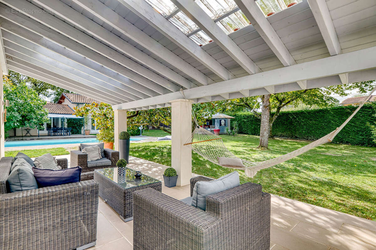 Maison à SAINT-GENIS-LES-OLLIERES