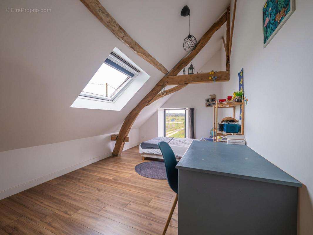 Maison à NEUVILLE-SUR-SARTHE