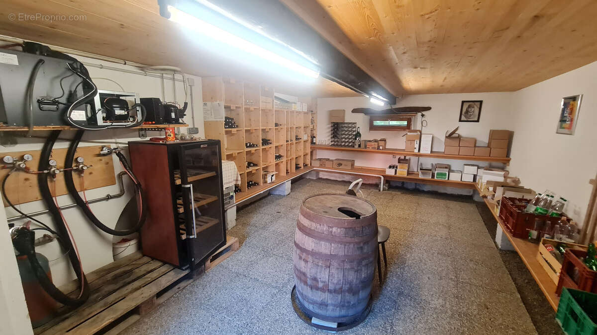 Commerce à COURTAVON