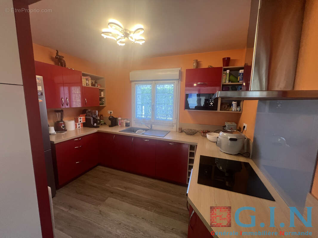 Maison 5 pièces de 88m2 sur terrain de 585m2 - photo 9