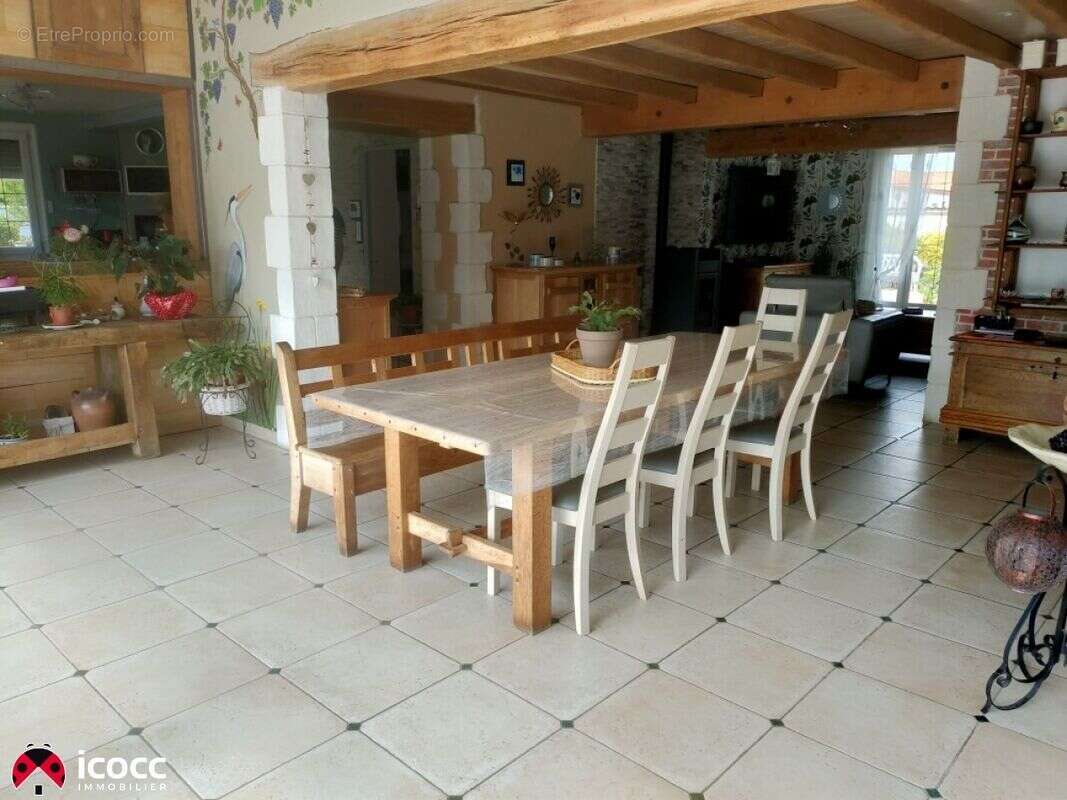 Maison à CHAMPAGNE-LES-MARAIS