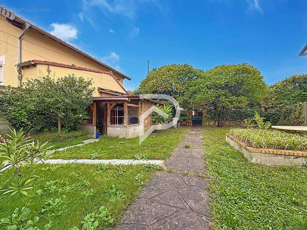 Maison à CHAMPS-SUR-MARNE