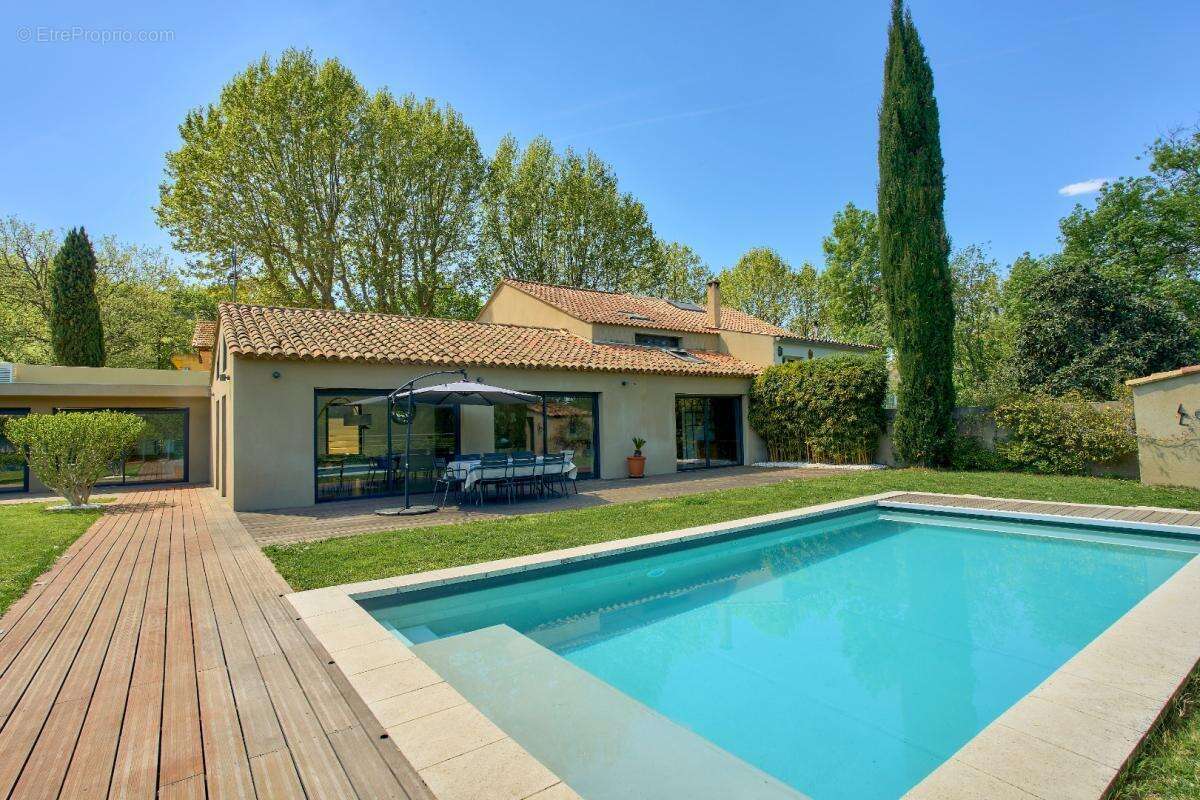 Maison à LE PUY-SAINTE-REPARADE