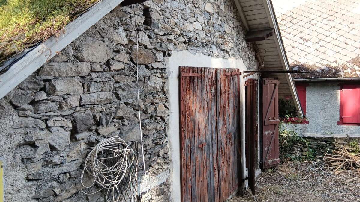 Maison 180 m² à Saint-Beat  - photo 5