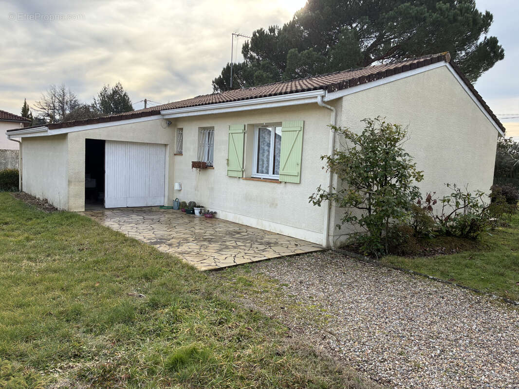 Maison à SAINT-MAGNE-DE-CASTILLON