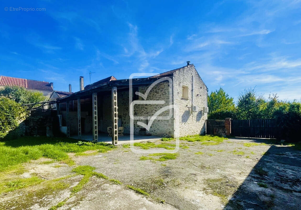 Maison à MERCUES