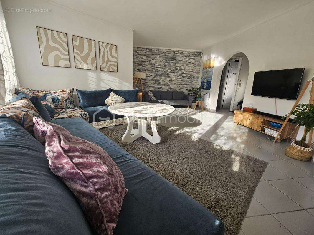 Appartement 4 pièces 87 M² à deux pas du Métro ligne11 - photo 3