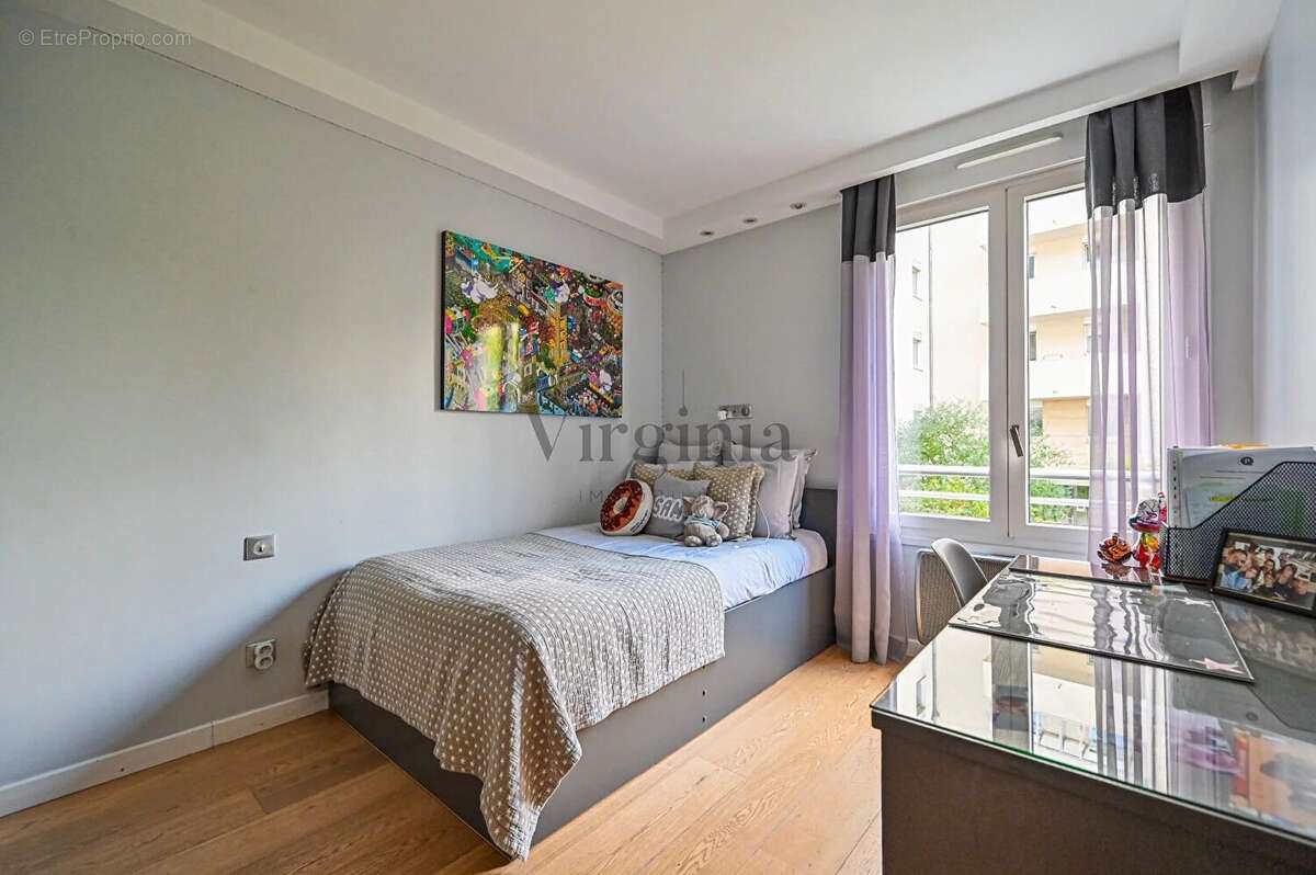 Appartement à CHARENTON-LE-PONT