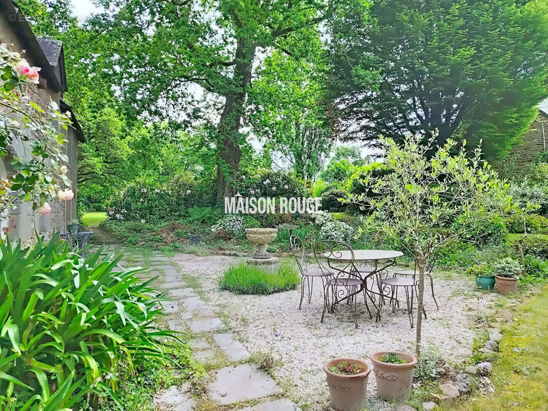 Maison à COMBOURG