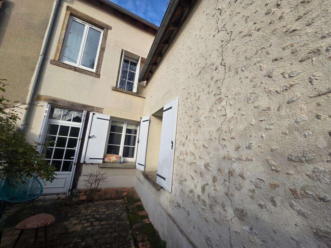 Maison à SAINT-JEAN-DE-BRAYE