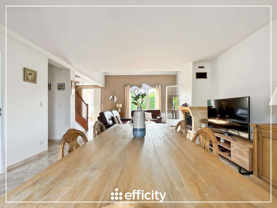 Maison à MANDRES-LES-ROSES