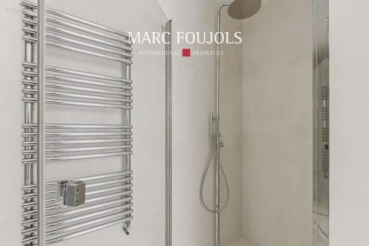 Appartement à PARIS-1E