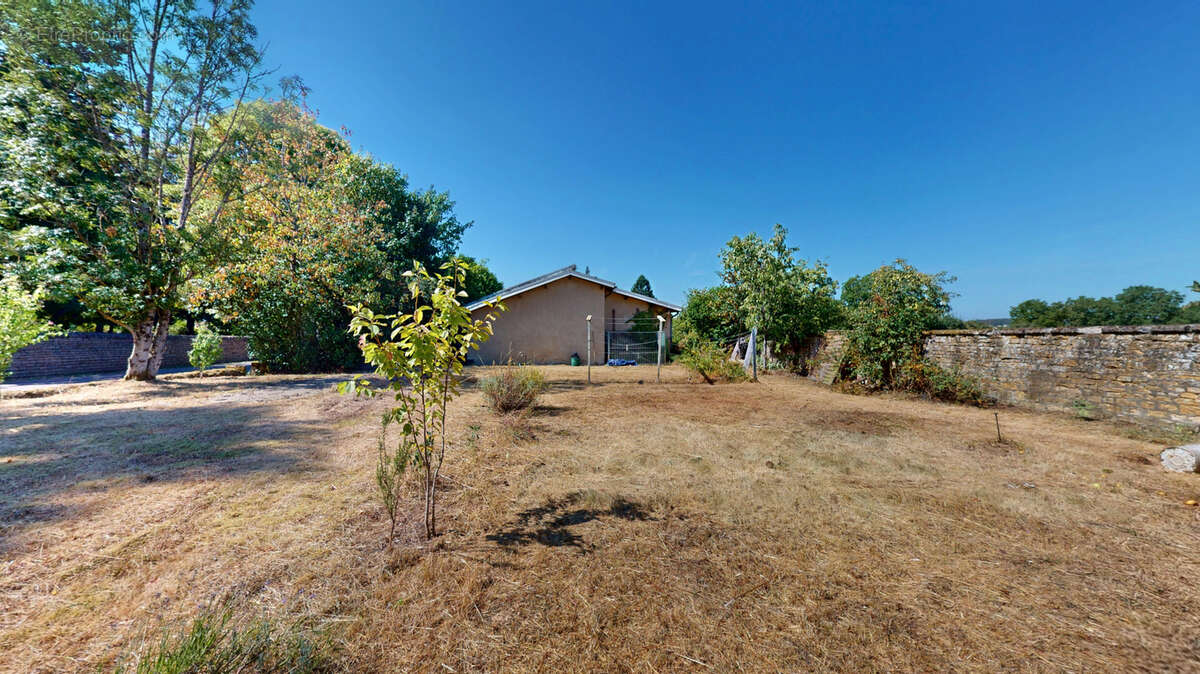 Maison plain pied sur 13.65 ares de terrain. - photo 3