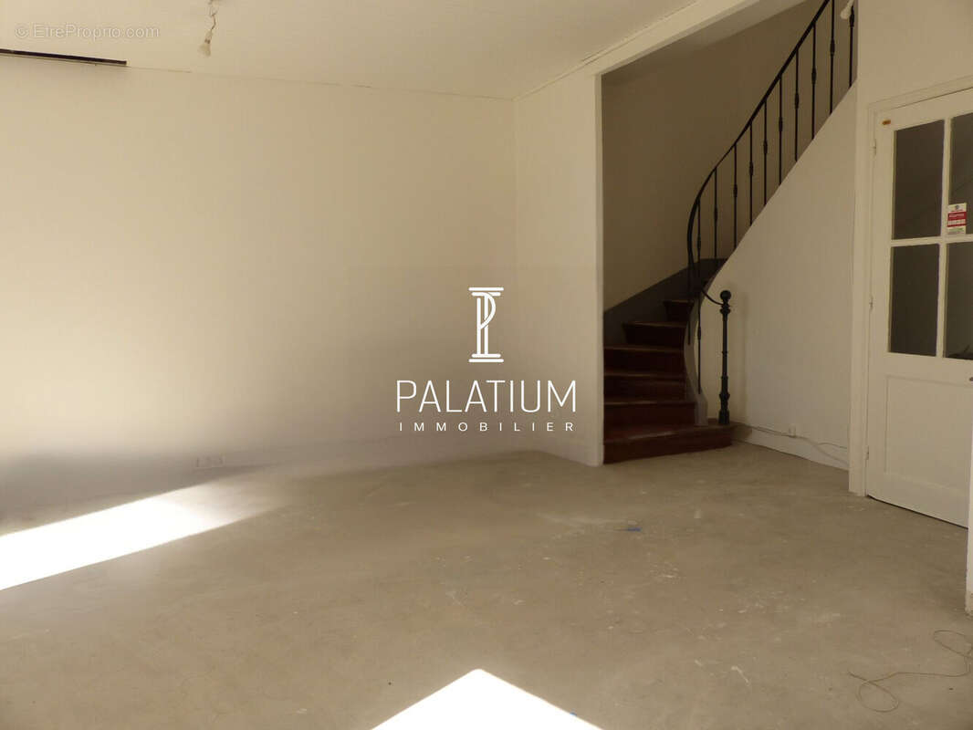 Appartement à LES MEES