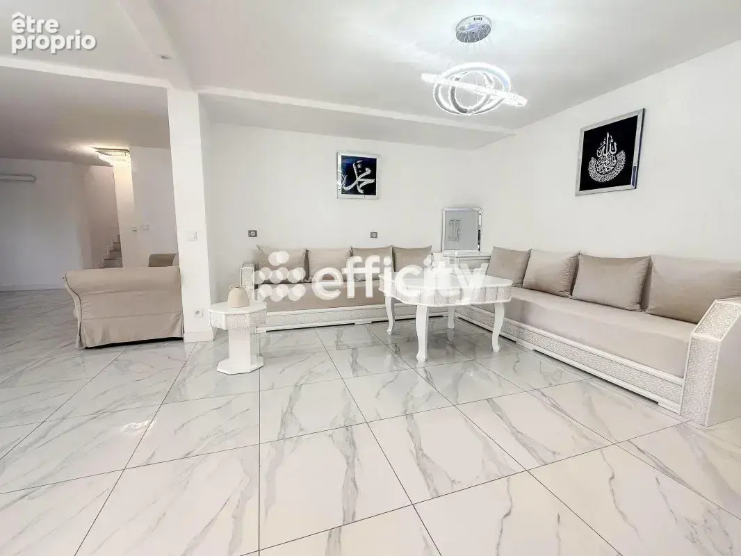 Maison 5 pièces 180 m² à vendre à Vaulx-En-Velin (69120) - photo 4